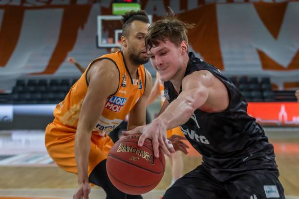 个后卫的代 个后卫的代