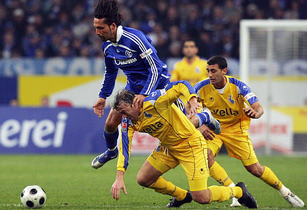 效力于多个 效力于多个